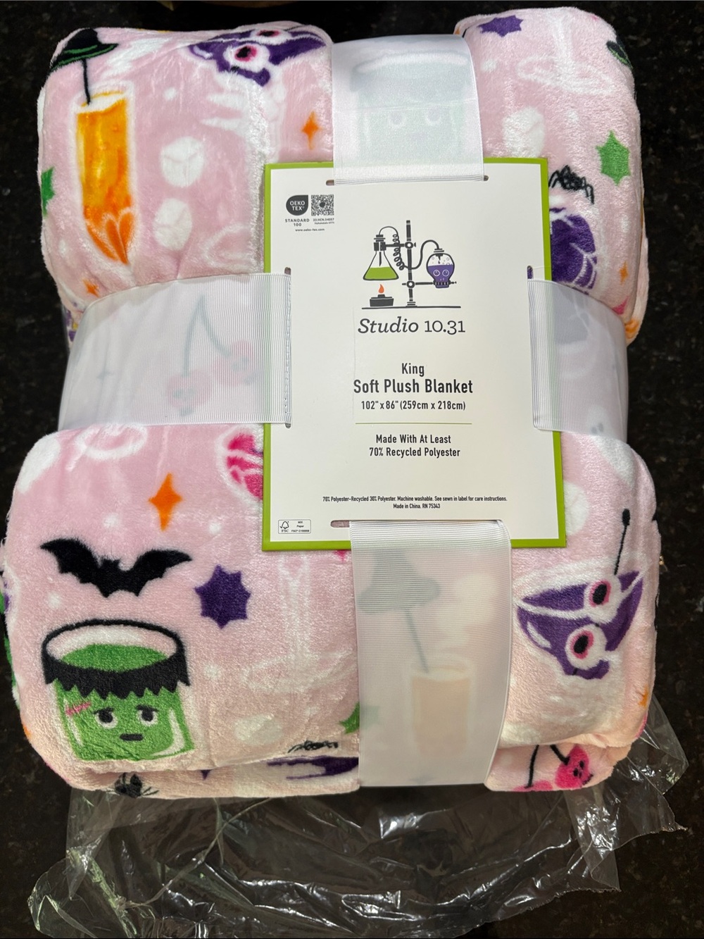 NWT King Soft Plush Pink Creepy Cocktails Blanket